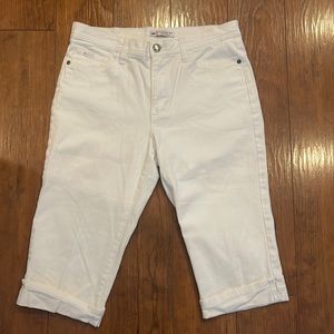 Lee Capri Petite size 10P INSEAM 16 inches white